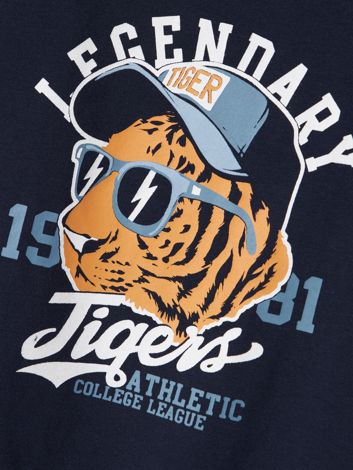 model_shot-front_full